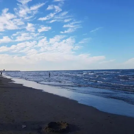 Charming Coastal *